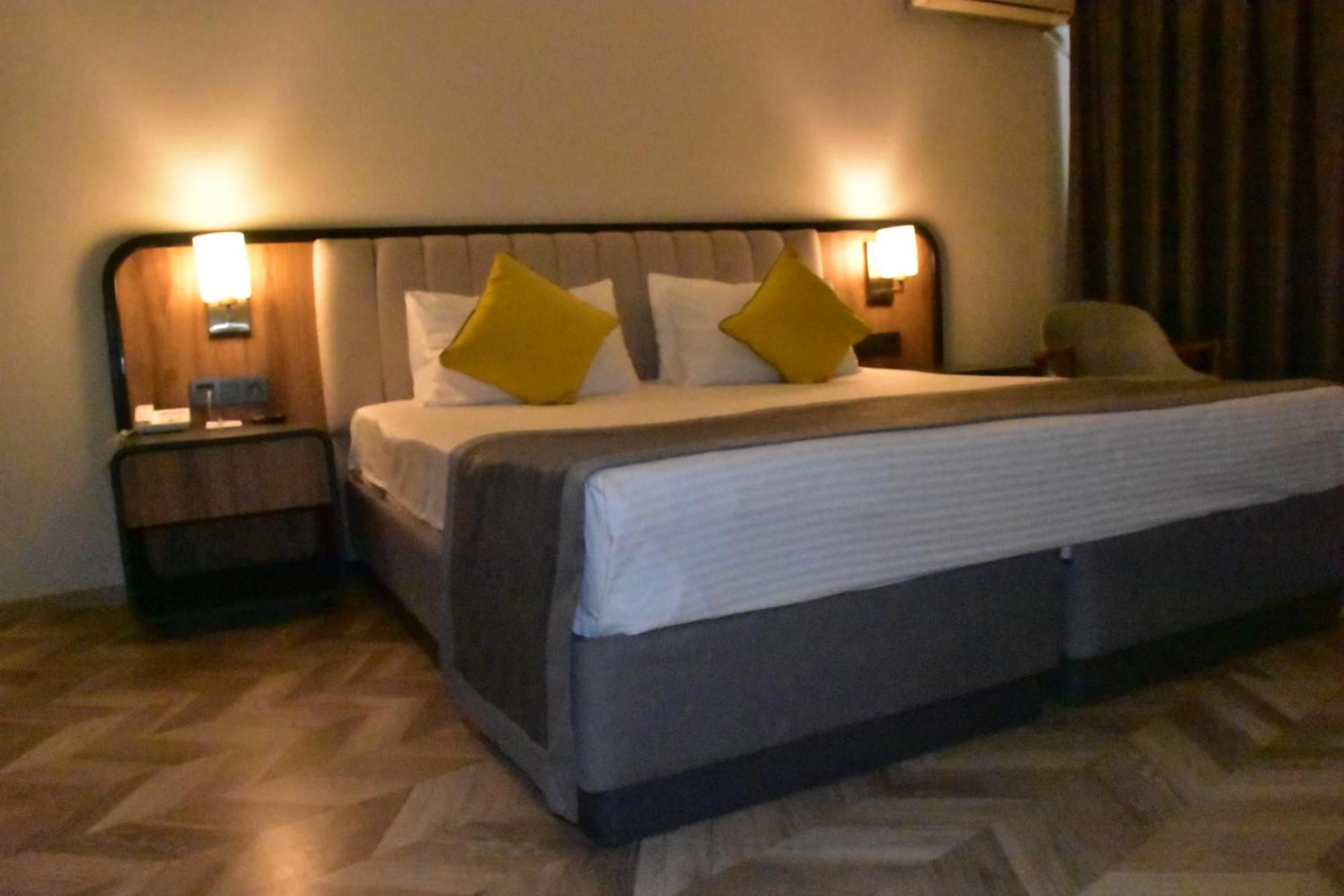 Uk Ankara Hotel Bagian luar foto
