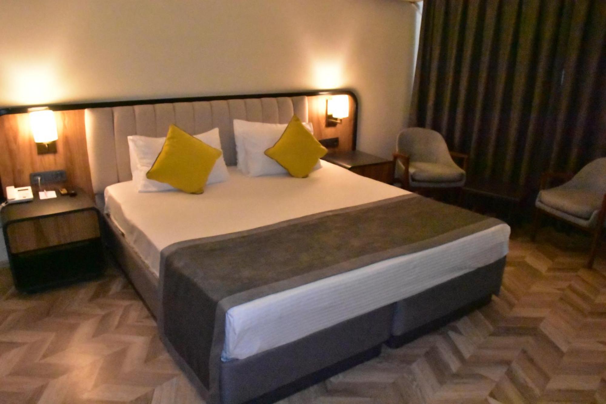 Uk Ankara Hotel Bagian luar foto