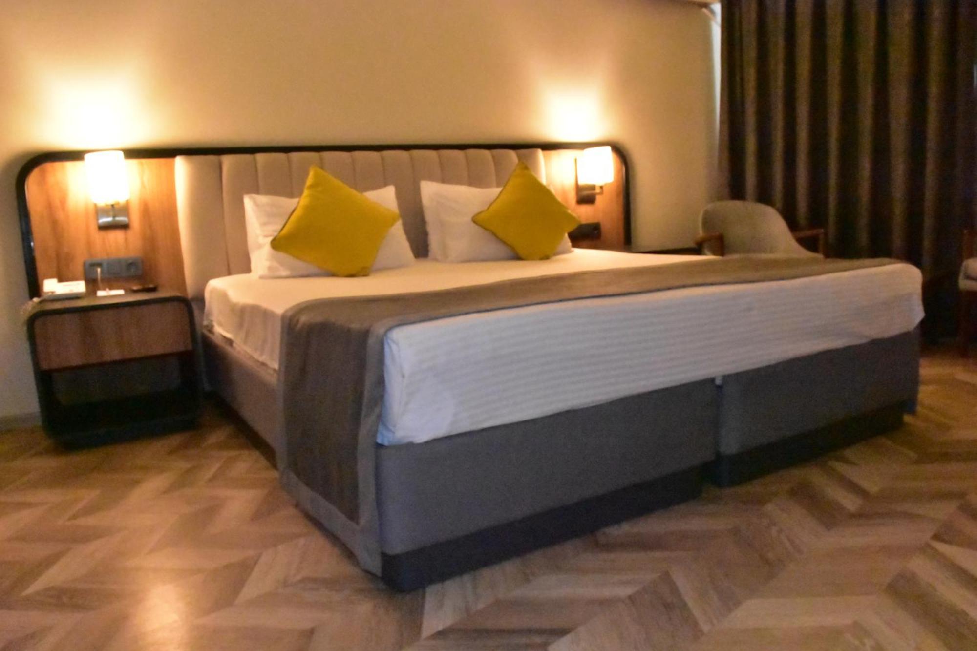 Uk Ankara Hotel Bagian luar foto